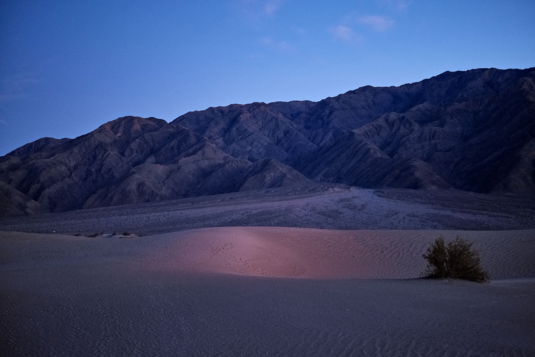Death-Valley_Mesquite-Dunes-a_WEB_v1